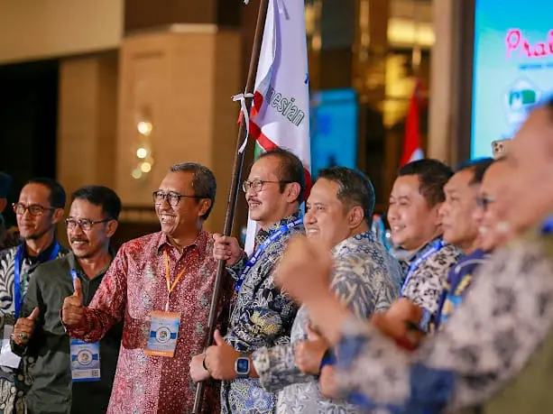 Drs. A. Teddy Setiabudi, M.T., Direktur Utama Perumda Air Minum Tirta Raharja Kabupaten Bandung, terpilih sebagai Ketua Umum setelah memperoleh dukungan dari 358 peserta yang hadir dalam pemilihan