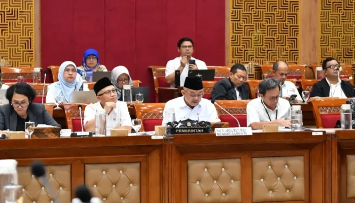 Kemendikdasmen Tangani 2.798 Sekolah, Siapkan Kelas Darurat dan Dana Rp21,1 Miliar