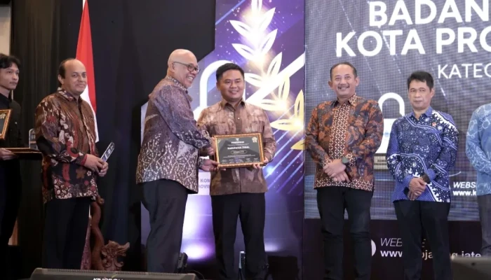 Pemerintah Kabupaten Tegal Raih Predikat Informatif pada KIP Award Provinsi Jawa Tengah 2025