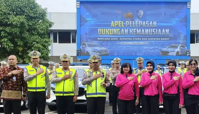 Korlantas Polri Kirim 25 Mobil Patroli dan 1.500 Paket Sembako untuk Korban Bencana di Sumatera