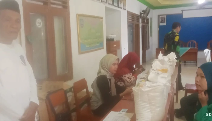 Bantuan Tunai & Pangan Disalurkan di Desa Kepandean, Ratusan KPM Tegal Menerima Manfaat