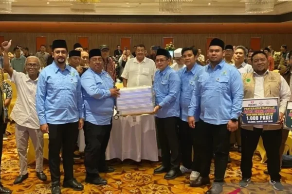 Ringankan Beban Korban Banjir, Pemuda Masjid Dunia Distribusikan Bahan Pokok hingga Alat Ibadah