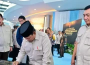 Presiden Prabowo Subianto didampingi Jaksa Agung