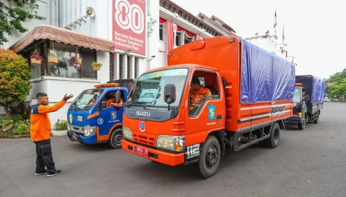 Pemkot Surabaya Kirim Empat Truk Bantuan Kemanusiaan Tahap Kedua ke Sumatra