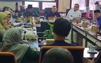 Rapat dengar pendapat di ruang komisi A