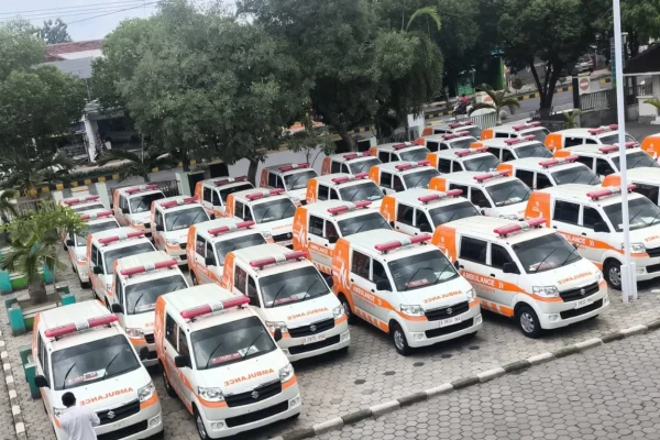 Bupati Situbondo Mulai Distribusikan 38 Unit Ambulans Program Satu Desa Satu Ambulans