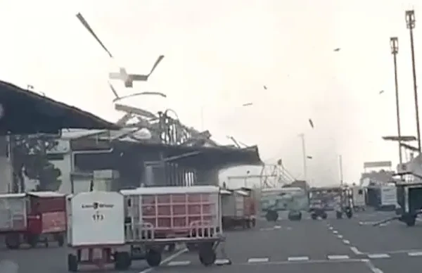 Angin Kencang Landa Bandara Juanda Tiga Penerbangan Dialihkan ke Semarang