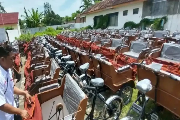 Bantu Tukang Becak Lansia, 200 Unit Becak Listrik dari Presiden Prabowo Tiba di Banyuwangi