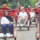 Bupati Situbondo menaiki Becak listrik