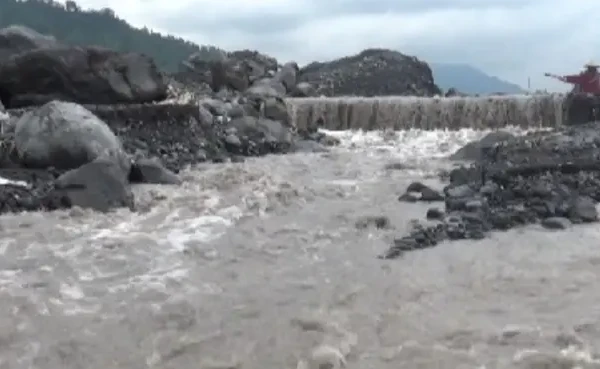 BPBD Lumajang Imbau Warga Waspadai Ancaman Lahar Dingin Semeru Saat Hujan Deras