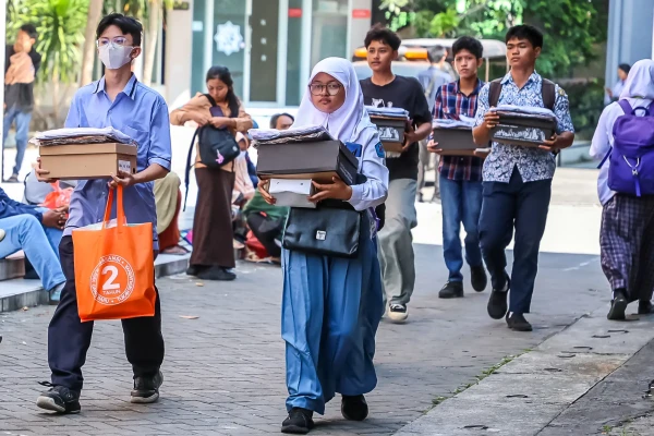 Catat! Pemkot Terapkan Kebijakan Baru ‘Beasiswa Pemuda Warga Kota Surabaya’ untuk SMA Sederajat