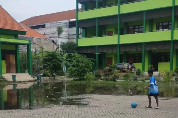Pemkot Surabaya Gercep Tangani Genangan di SDN Ujung V dan Pastikan KBM Tetap Lancar