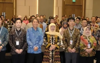 Gubernur Khofifah Indar Parawansa