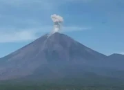 Gunung Semeru Erupsi Tiga Kali Beruntun dalam Satu Jam