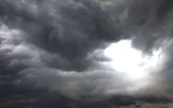 BMKG Peringatkan Cuaca Ekstrem di Surabaya Sore Ini