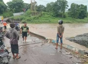 Banjir Bandang Putus Jembatan Jatibanteng, 1.500 Warga Situbondo Terisolasi
