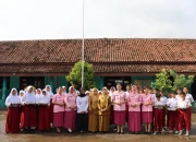 Polres Kendal Distribusikan Perdana Menu MBG di SDN Tambakrejo Patebon