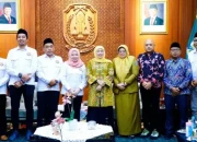 Khofifah Dorong Sinergi KPID Jatim Pastikan Penyiaran Piala Dunia 2026 Berjalan Sukses