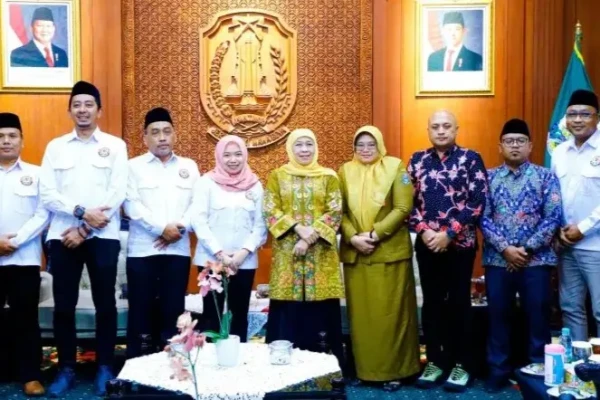 Khofifah Dorong Sinergi KPID Jatim Pastikan Penyiaran Piala Dunia 2026 Berjalan Sukses