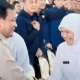 Khofifah menerima Tanda Kehormatan Satyalancana
