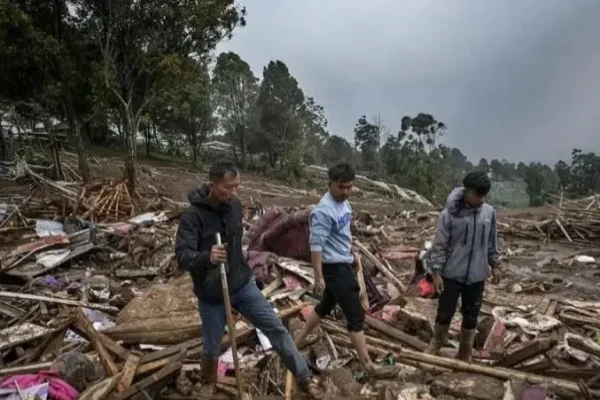 Longsor Gunung Burangrang Tewaskan 10 Orang dan 82 Warga Hilang dalam Pencarian