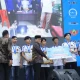 Mendes PDT menyerahkan hadiah Grand Final Turnamen