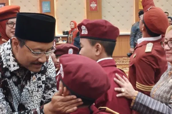 Gus Ipul Ajak Pengasuh Sekolah Rakyat Jatim Berkomitmen Putus Rantai Kemiskinan