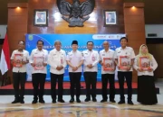Bupati Trenggalek Serahkan SK Pensiun kepada 90 PNS Periode Februari hingga April 2026