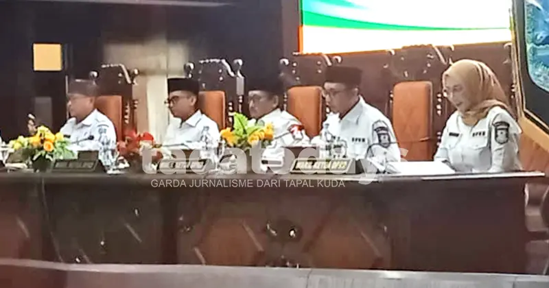 Rapat paripurna dihadiri pimpinan dan anggota DPR