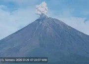 Gunung Semeru Kembali Erupsi Dua Kali pada Kamis Pagi