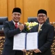 Wakil Ketua DPRD Surabaya Arif Fathoni bersama wli kota Surabaya Eri Cahyadi