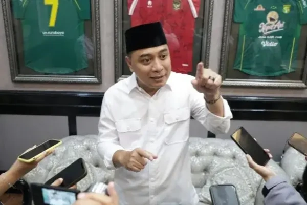 Wali Kota Surabaya Ingatkan Bahaya Parkir dan Usaha di Sempadan Sungai