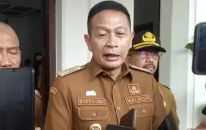 Wali Kota Wahyu Hidayat 