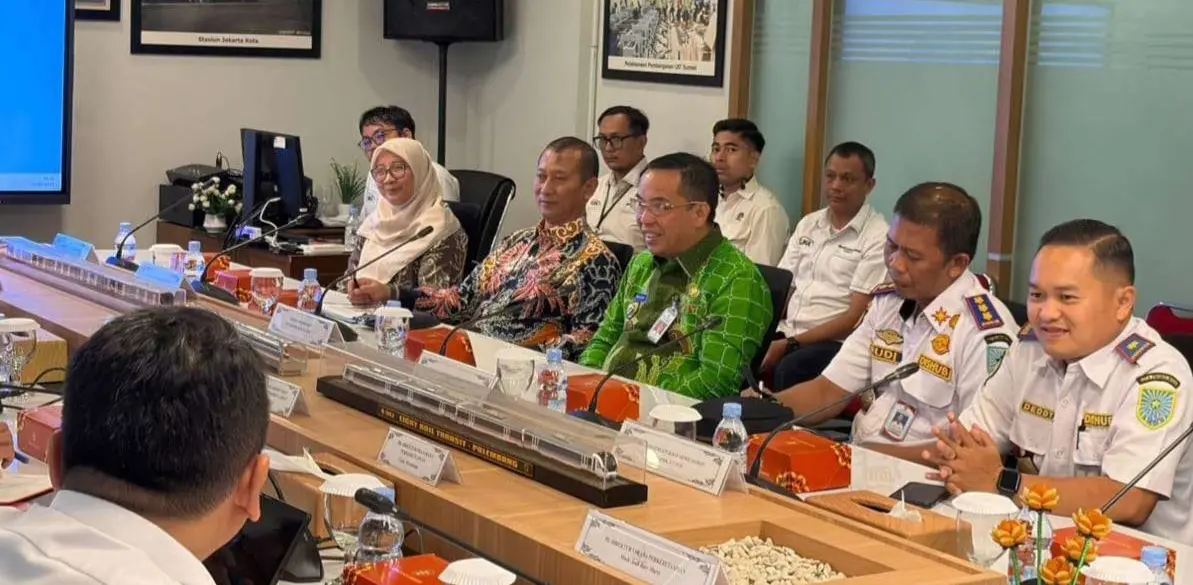 Walikota Probolinggo dr Alimuddin saat audensi