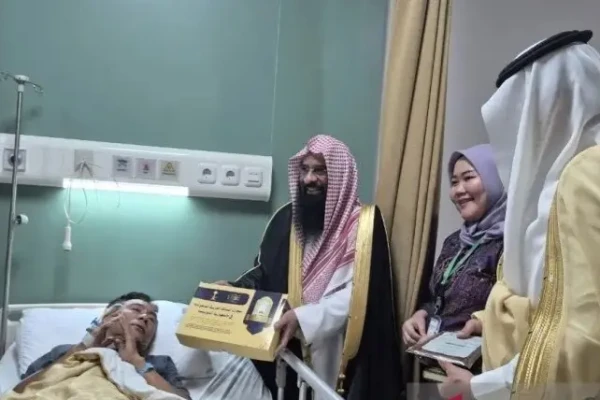 Atase Agama Arab Saudi Salurkan Paket Buka Puasa dan Al Quran di RS Ubaya Surabaya