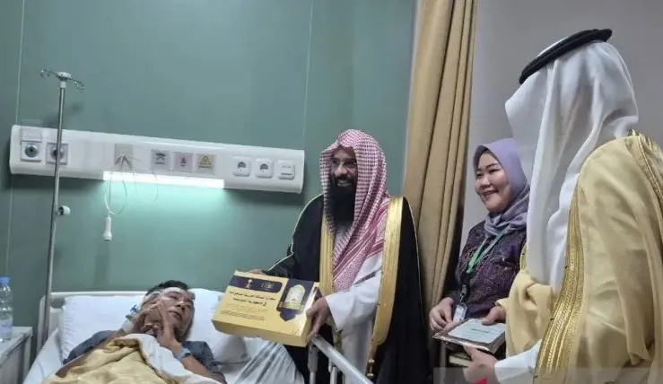 Atase Agama Arab Saudi Salurkan Paket Buka Puasa