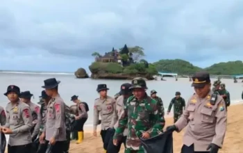 Sinergi TNI-Polri dan Pemkab Malang Percantik Pantai Balekambang Lewat Gerakan ASRI