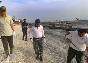 Ribuan Relawan Bersihkan Pantai Kenjeran Surabaya demi Wujudkan Indonesia ASRI