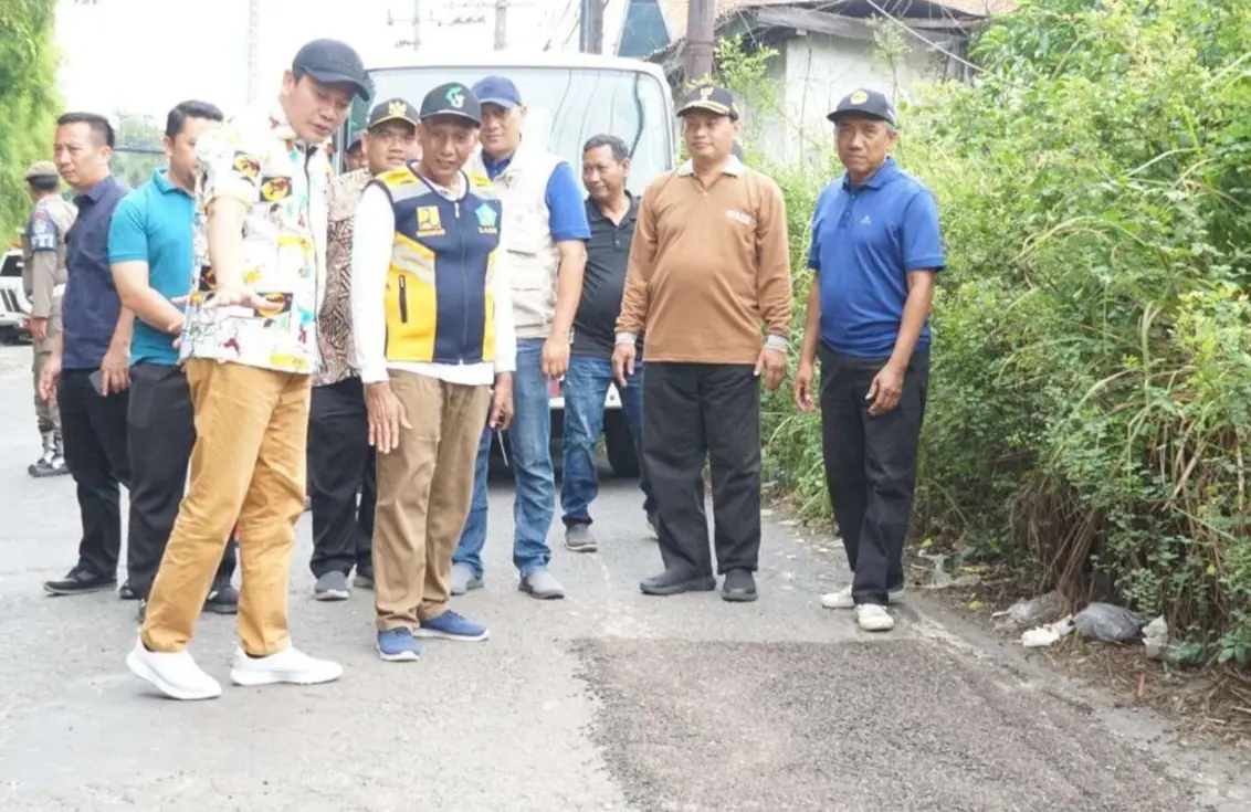 Bupati Sidoarjo Subandi cek perbaikan jalan rusak