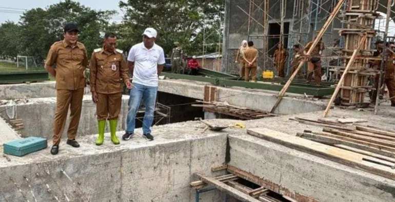 Bupati Sidoarjo tinjau Proyek Pompa