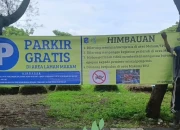 DLH Surabaya Tegaskan Parkir di Area Makam Gratis dan Imbau Warga Lapor Pungli