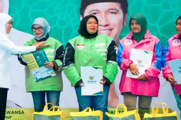Sambut Ramadan 1447 H, Baznas Jatim dan Gubernur Khofifah Salurkan Bantuan bagi 850 Bunda Ojol
