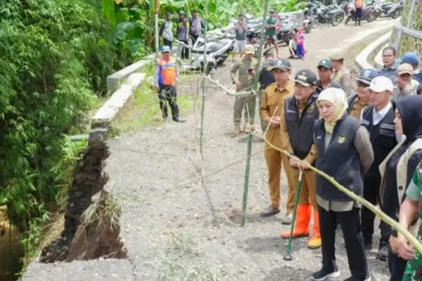 Gubernur Khofifah dan Bupati Probolinggo Bersinergi Percepat Pemulihan Pascabanjir
