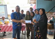 Reses di Tambak Osowilangun, Cak Yebe Sosialisasikan DTSEN dan Serahkan Bantuan untuk UMKM