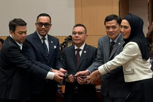 Kembali Jadi Pimpinan Komisi III DPR, Disebut jadi Momentum Ahmad Sahroni Tebus Dosa Masa Lalu