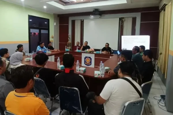 Pemkot Madiun Izinkan Warung Buka Siang Hari Selama Ramadan dengan Syarat Pemasangan Tabir