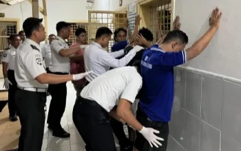 Perkuat Keamanan, Lapas Bojonegoro dan Kanwil Ditjenpas Jatim Gelar Razia Kamar Hunian