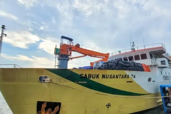 Kemenhub Fasilitasi Kepulangan 519 Santri Putri ke Kangean dengan KM Sabuk Nusantara 74