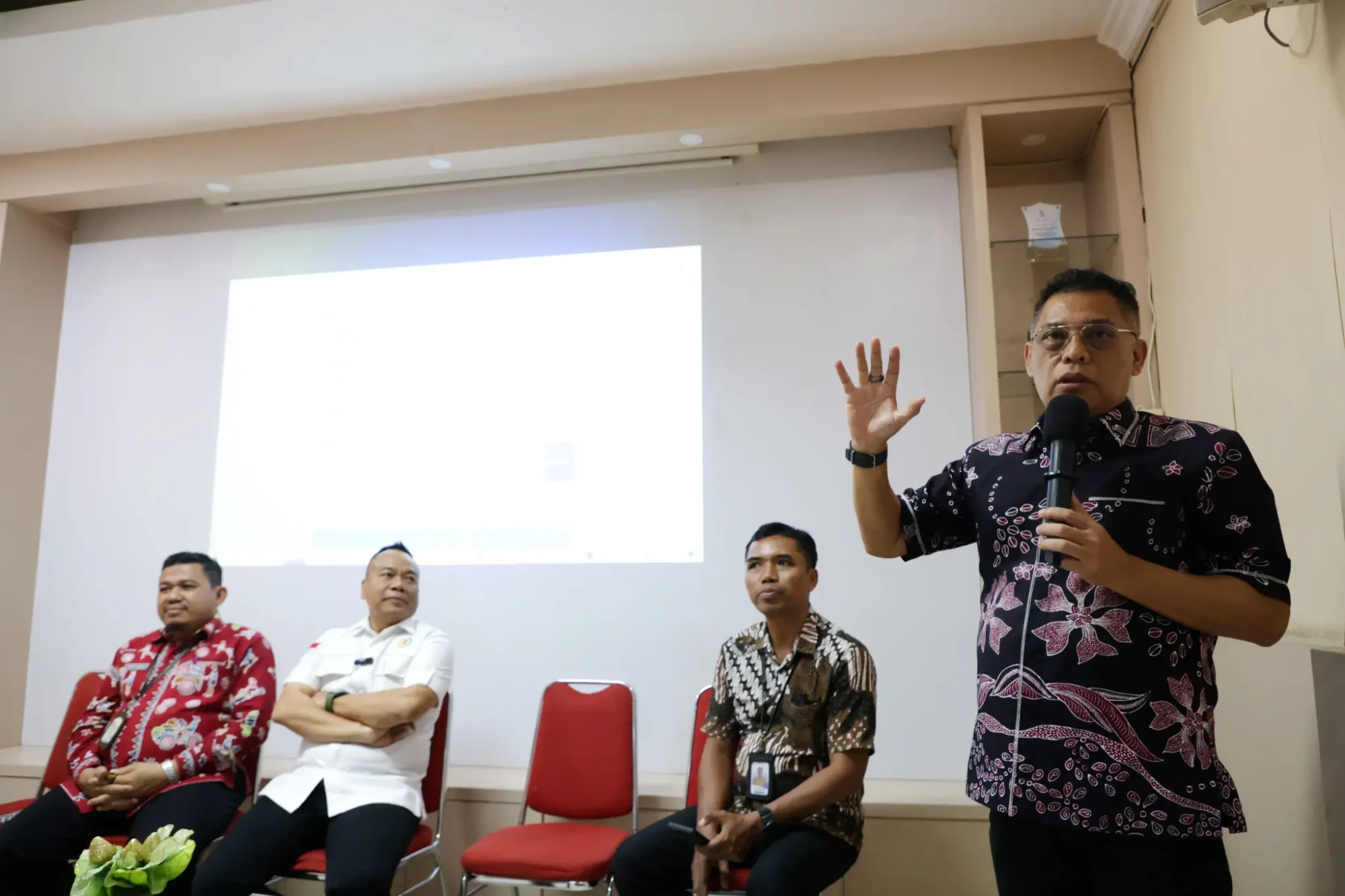 Kepala Dinas Kependudukan dan Pencatatan Sipil (Dispendukcapil) Kota Surabaya, Eddy Christijanto