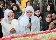 Khofifah Ajak Masyarakat Teladani Akhlakul Karimah di Haul Agung Ke-549 Sunan Ampel